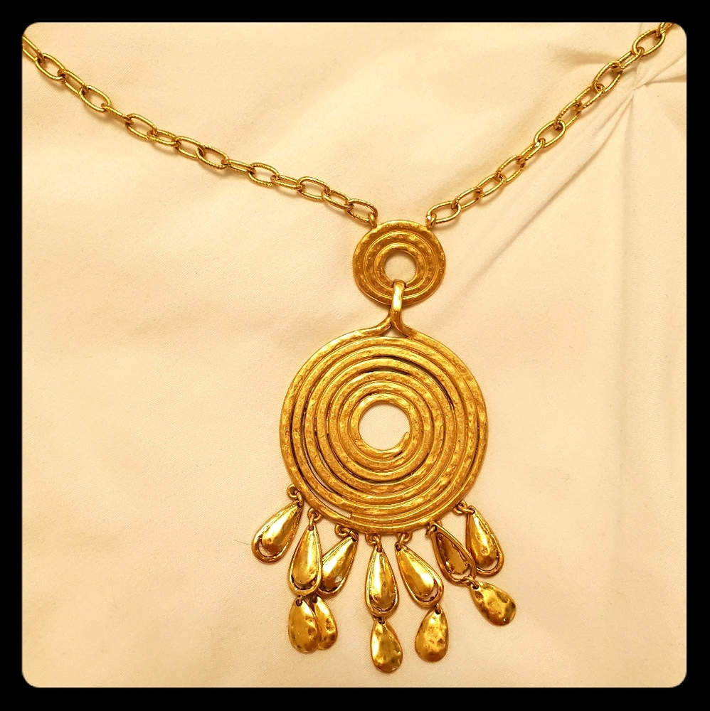 Dalilah Pendant Necklace